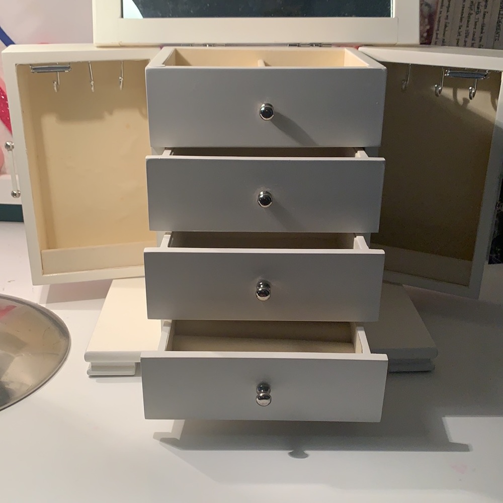 Jewelry Box - Picture 4 of 4